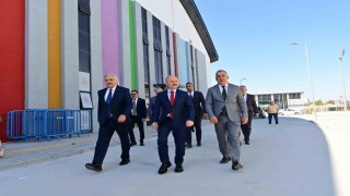 Vali Varol, Söke Gençlik ve Spor Kompleksinde incelemelerde bulundu