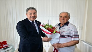 Vali Yılmaz, Babalar Gününde şehit ailesini ziyaret etti