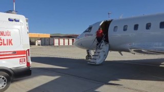 Van ve Muştan iki bebek ambulans uçakla İstanbula sevk edildi
