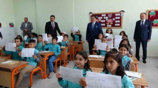 Vanda 275 bin 826 öğrenci karne heyecanı yaşadı