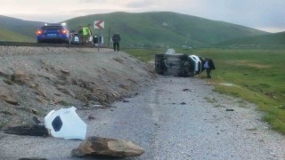 Vanda şarampole yuvarlanan kamyonetin sürücüsü yaralandı