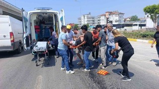 Yağ dökülen yolda kayarak 50 metre sürüklenen motosikletli yaralandı