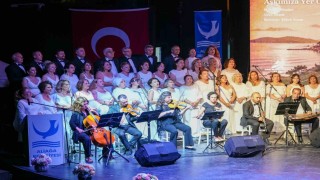 Yağmura rağmen büyük ilgi: ASEV Türk Sanat Müziği Korosundan İstanbul şarkıları gecesi