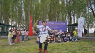 Yakutiyede çocuklar sıfır atık şenliği ile hem eğlendi hem doğayı yeşertti