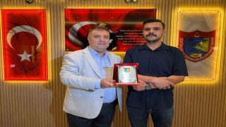 Yardımsever taksiciye plaket