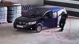 Yılan giren araca binmek isteyince korku dolu anlar yaşadı