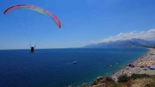 YKS stresini Konyaaltı sahilinde attılar