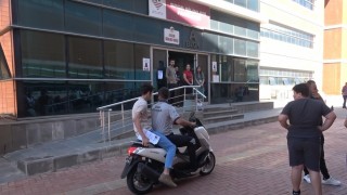 YKSye saniyeler kala yetişti: Güvenlik görevlisi motosikletiyle sınava ulaştırdı
