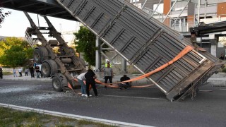 Yozgatta tırın dorsesi üst geçide takıldı