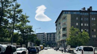 Yüksekova semalarında nadir görülen doğa olayı: UFO benzetmesi yapılan bulutlar hayran bıraktı