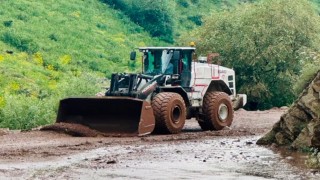 Yüksekovada heyelan: Mezra yolu ulaşıma kapandı