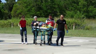 Yüksekten düşen kadının imdadına ambulans helikopter yetişti