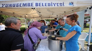 Yunusemrede aşure bereketi mahalle mahalle yayılıyor