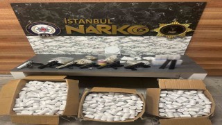 Zeytinburnunda uyuşturucu operasyonunda 60 bin sentetik ecza hap ele geçirildi