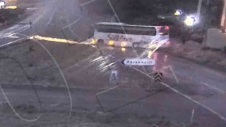 1 kişinin öldüğü, 40 kişinin yaralandığı otobüs kazası kamerada