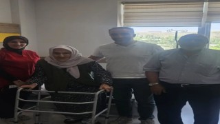 100 yaşındaki hasta kalça kırığı ameliyatının ardından yeniden yürüdü