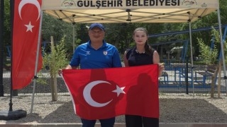 14 yaşındaki Sıla Tunçtan Türkiye rekoru