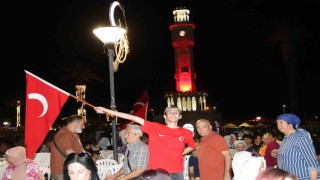 15 Temmuz Demokrasi ve Milli Birlik Gününde binlerce İzmirli tek yürek oldu