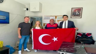 15 Temmuz öncesi esnafa Türk bayrağı dağıtıldı