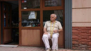 3 metrekarelik dükkanda konfeksiyona direniyor