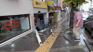 4üncü kattan aşağı düştü, şans eseri ölen ya da yaralanan olmadı