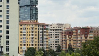 ABD Başkanı Trumpın kalacağı otelin karşısına Filistin bayrağı asıldı