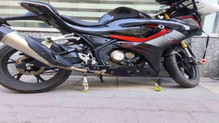 Acemi kundakçı motosikleti yakamadı