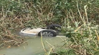 Adana'da Sulama Kanalına Devrilen Otomobilde Anne Oğul Hayatını Kaybetti