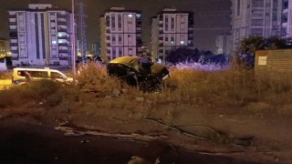 Adana'da takla atan otomobildeki 2 kişi yaralandı
