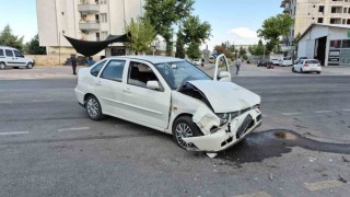 Adıyamanda iki otomobil çarpıştı: 1i ağır 3 yaralı
