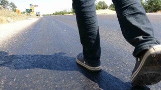 Adıyamanda sıcak hava asfaltı eritti