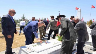 Ağrıda 15 Temmuzun 10. yılında şehitlik ziyareti ve gazi ailesine anlamlı buluşma