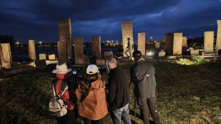 Ahlat Selçuklu Meydan Mezarlığında Gece Müzeciliğine yoğun ilgi