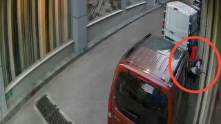 Akran zorbalığı kameraya böyle yansıdı