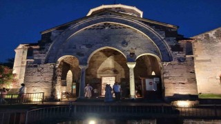 Akşamları ışıklandırılan Ayasofya ziyaretçileri hayran bırakıyor