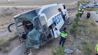 Aksaray'da yolcu otobüsü şarampole devrildi: 44 yaralı