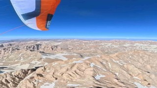 Aladağlar zirvelerini gökyüzünden geçiyorlar