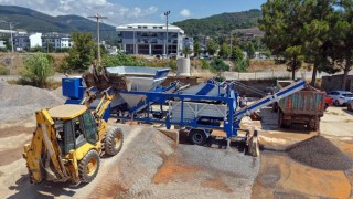 Alanya Belediyesi'nin Çakıl Yıkama Makinesi İlk Kez Kullanıldı