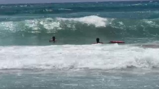 Alanya'da Dalgalara Kapılan Tatilci Ölümden Döndü