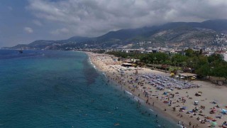 Alanyada tatilciler deniz ve güneşin tadını çıkardı