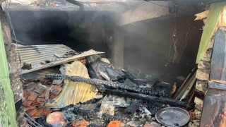 Alevlere teslim olan ev kullanılmaz hale geldi