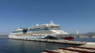 Alman turistleri taşıyan dev kruvaziyer Bodruma demirledi