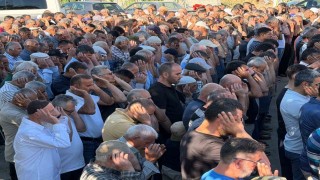 Almanyadan memleketlerine giderken kazada ölen 3 kişi son yolculuğuna uğurlandı