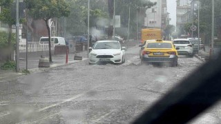 Amasrada sağanak alarmı: Cadde ve sokaklar göle döndü