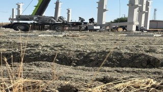 Ankarada fabrika inşaatında korkutan kaza: Beton kolon vinç kabininin üzerine düştü