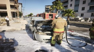 Antakyada aracın motorundan alevler yükseldi