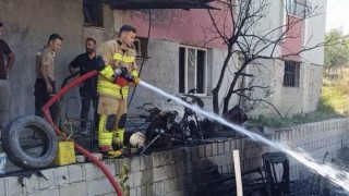 Antakya'da yaşanan yangında motosiklet kullanılmaz hale geldi