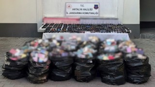 Antalya'da 5 milyon liraya yakın kaçak gözlük ve parfüm operasyonu