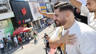 Antalya’da Başpehlivan Erkan Taş’a Görkemli Karşılama
