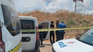 Antalya'da bir kişi araç içince ölü bulundu